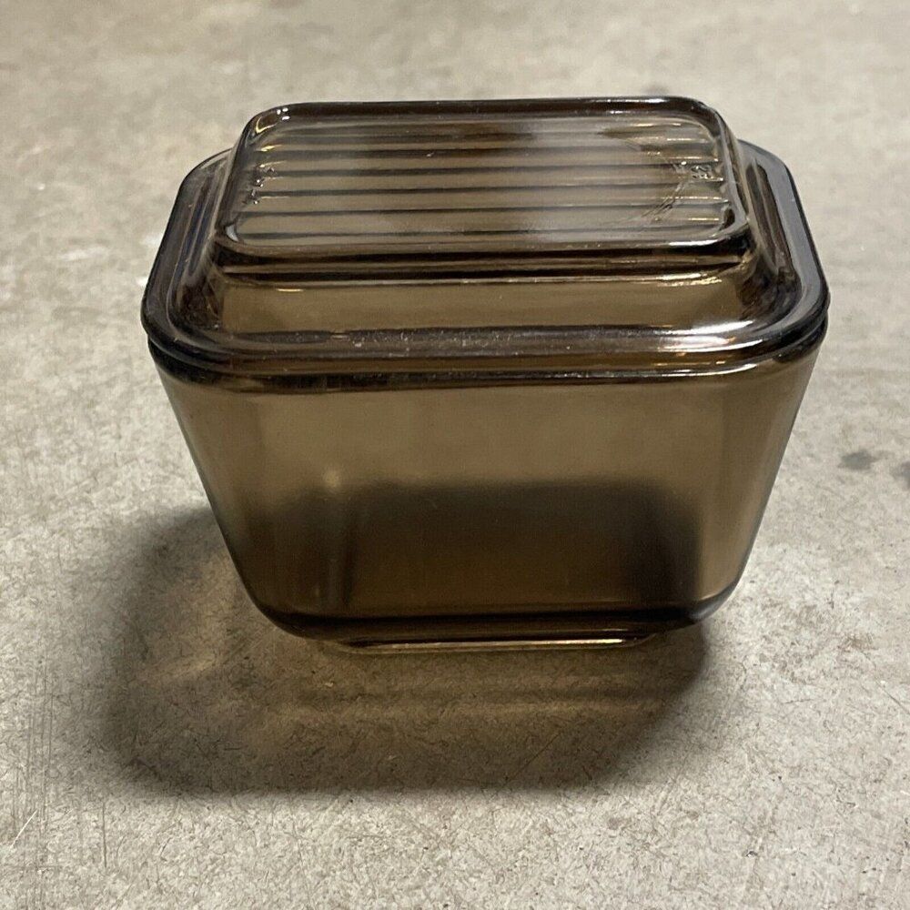 Pyrex 501-B 350 ml Refrigerator Dish w/ 501-C Lid Amber Smoked Glass Brown